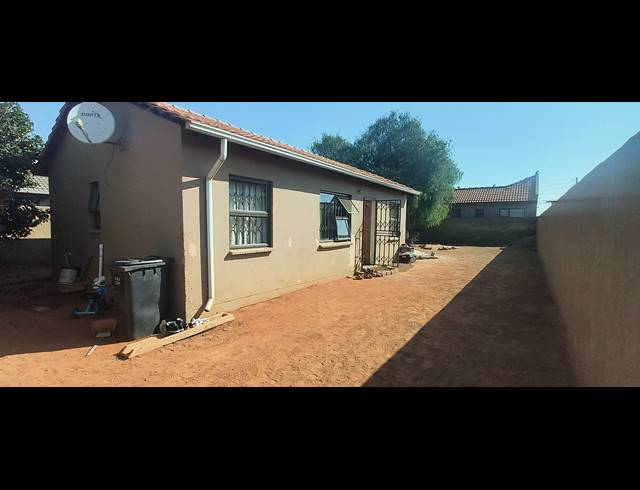 3 BEDROOM HOUSE FOR SALE IN PROTEA GLEN